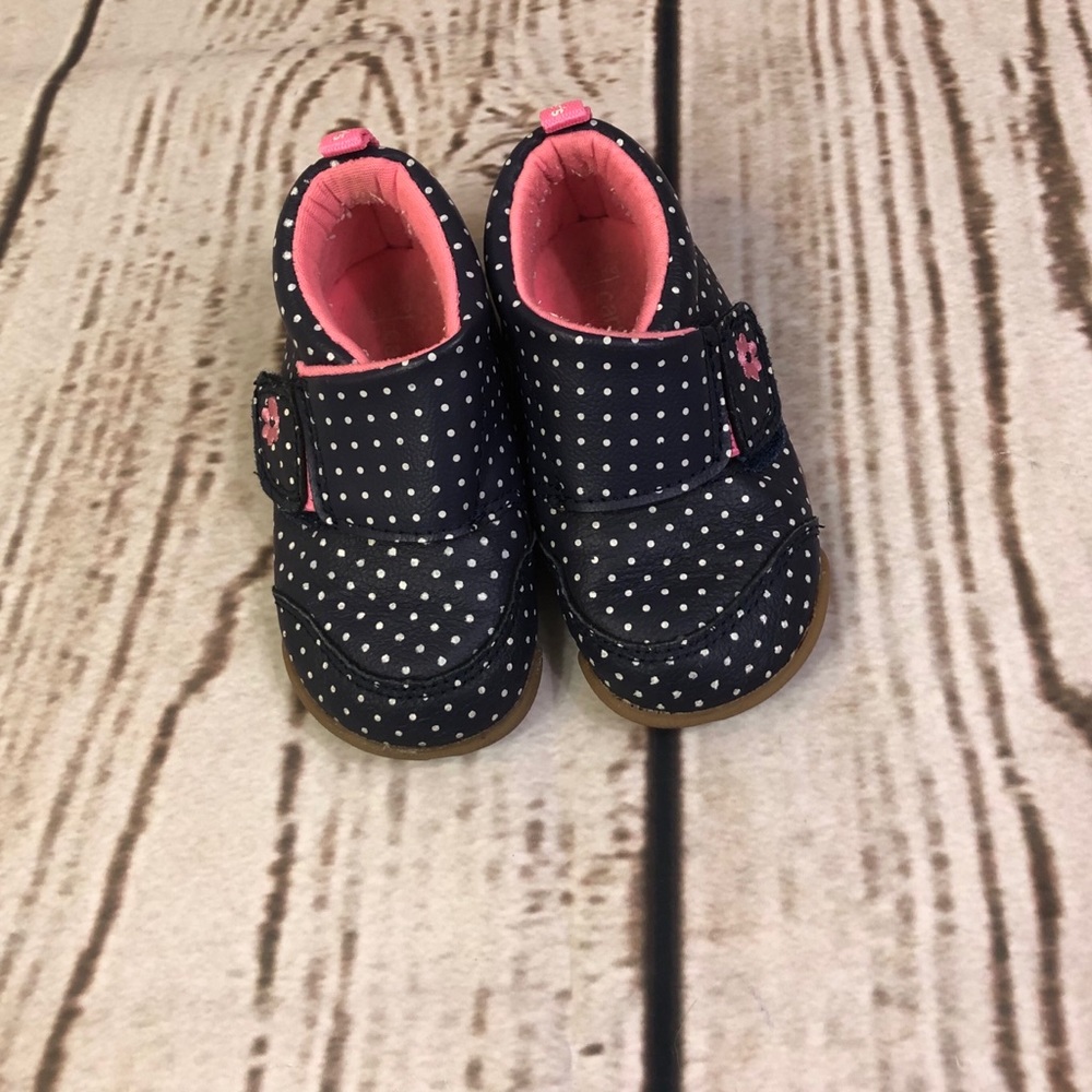 Size 4.5 carters Velcro shoes.